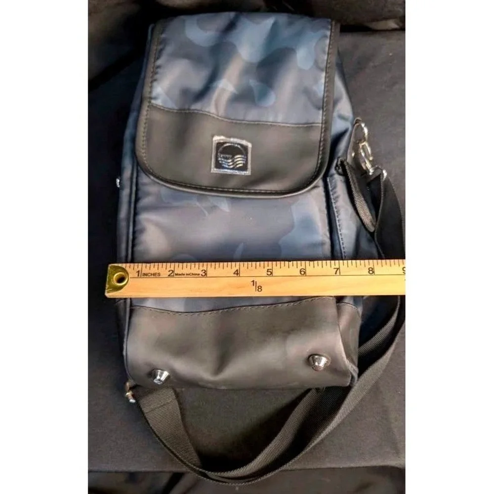 Savvy ~ Outdoors Insulated Wine Tote Bag ~ Camo Gray ~ Two Bottle Cooler ~ NWOT